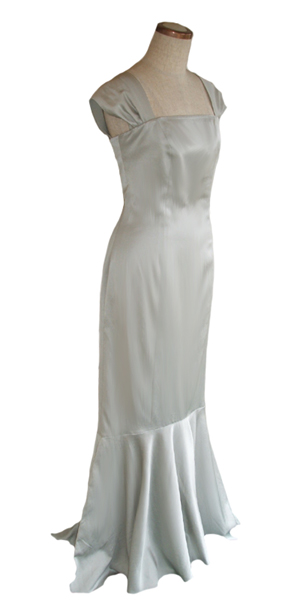 �V���o�[�O���[�̃h���X