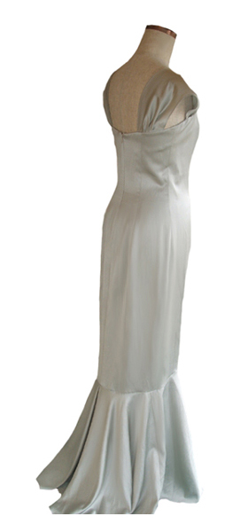 �V���o�[�O���[�̃h���X